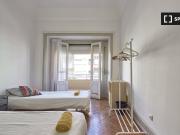 Alugam se quartos em apartamento de 11 quartos no...