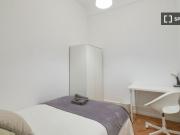 Alugam se quartos em apartamento de 11 quartos no...