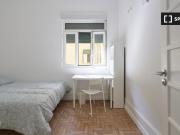 Alugam se quartos em apartamento de 16 quartos no...