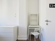 Alugam se quartos em apartamento de 16 quartos no...