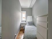 Alugam se quartos em apartamento de 6 quartos na Amadora