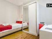 Alugam se quartos numa residência na Av. Novas, Lisboa