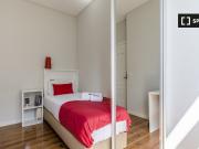 Alugam se quartos numa residência na Av. Novas, Lisboa