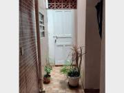 ALUGO AMPLA KITNET COM BANHEIRO PRIVATIVO