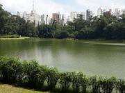 Alugo ótimos quarto p/ moças, c/piscina,...