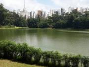 Alugo ótimos quarto p/ moças, piscina, Lavanderia,mobiliado