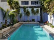 Alugo ótimos quarto p/ moças, piscina, Lavanderia,mobiliado
