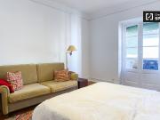 Alugo quarto em apartamento partilhado de 4 quartos em...