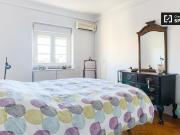 Alugo quarto em apartamento partilhado de 4 quartos em...