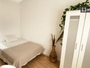 Alugo quarto em apartamento T2 em Almada Alugo quarto em apartamento T2 em Almada