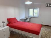 Alugo quarto em apartamento T3 em Lisboa