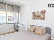Alugo quarto em apartamento T5 em Queluz, Lisboa