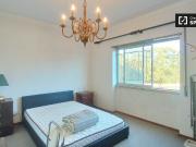 Alugo quarto num apartamento T3 perto da Universidade Nova