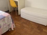 Alugo quarto para moças