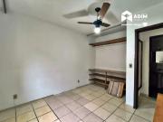 Aluguel anual: Apartamento com 1 quarto, sacada, semi...