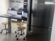 Aluguel de quarto com uma cama e cortina