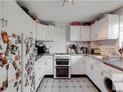Amazing 3 bedroom flat available to rent in great