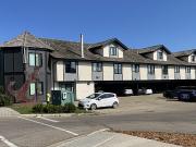 Amazing Apartment Located On The Beach Front In Sylvan Lake