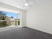 Amazing apartment, walk to the city, immediately available!