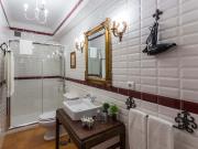 Amazing Ensuite Room in Rua de Naulila, Porto