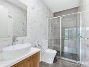 Amazing Near New Townhouse