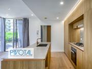 RIVER VIEWS! LEVEL 6 LARGE ENTERTAINERS KITCHEN