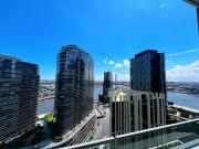 Amazing Water View Sun lit Apartment in Heart of Docklands