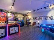 Amoblado con estacionamiento