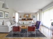 AMOBLADO Y EQUIPADO. 3 dorms. Cochera espacio y Seg. 24hs