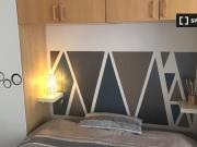 Ampia camera con riscaldamento in appartamento a...