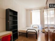 Ampia camera in appartamento a Trieste, Roma