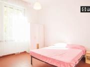 Ampia camera in appartamento con 3 camere da letto a...