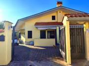 Ampia camera in Villa AFFITTASI