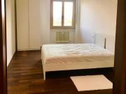 Ampia camera singola ammobiliata