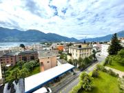 Ampio 2.5 locali con vista sul Lago Maggiore. Condominio...