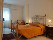 AMPIO E LUMINOSO BILOCALE A 50 MT. DA POLICLINICO E A...