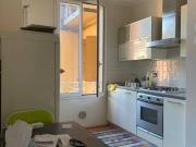 Ampio monolocale con separazione zona notte e giorno