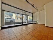 Ampio negozio al piano terra