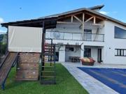 Ampla casa com 360 mts, com 5 quartos, sendo 3 suítes no...