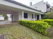 Ampla Casa com 7 Dormitórios e 359 m² em Localizaç