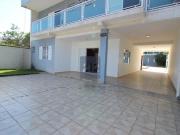 AMPLA CASA COM SETE SUÍTES, PISCINA E ESPAÇO GOURM