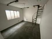 Ampla loja, sobreloja e edicula, com diversas salas, e...