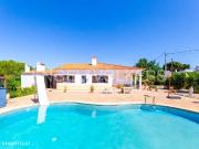 Ampla Moradia T6 com Piscina perto de Fuseta