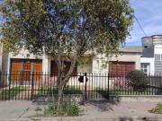 AMPLIA CASA 2 DORM, COCHERA, PATIO Y QUINCHO