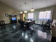 AMPLIA CASA AL FRENTE, DOBLE INGRESO. BARRIO MATHEU