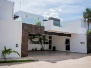 Amplia casa amueblada en renta en Altabrisa