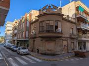 Amplia casa céntrico para restaurar, a escasos metros de...