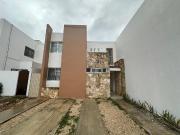 ¡Amplia casa cerca de súper y salida periférico!