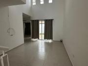 ¡Amplia casa cerca de súper y salida periférico!