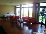 AMPLIA CASA COMO TERRENO EN VENTA FRENTE AL JOCKEY PLAZA